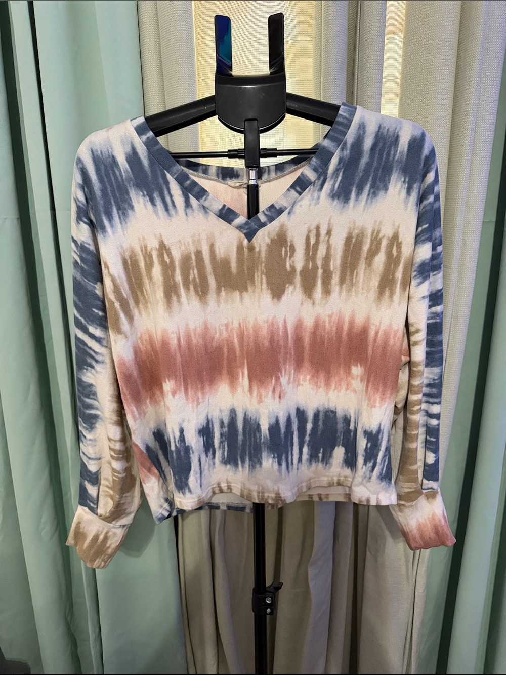 Millibon Tie-Dye V-Neck Long Sleeve Top in Blue, Pink & Brown